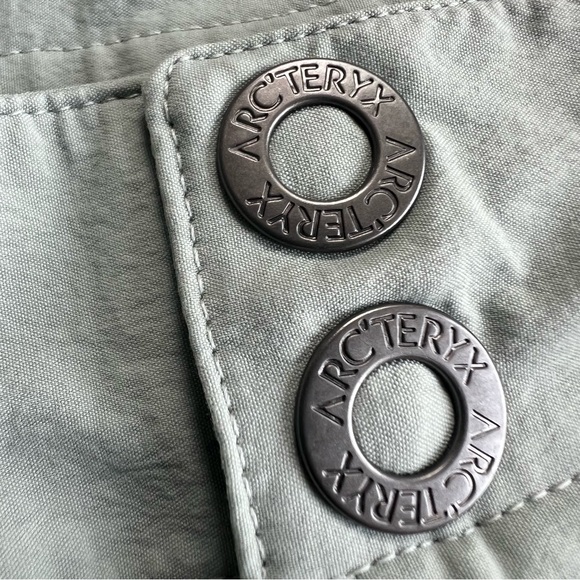 Arc'teryx Nia Hiking Wind Resistant Softshell Cargo Pants Trousets - Picture 6 of 7